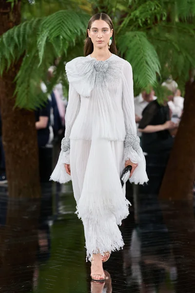 Look 19